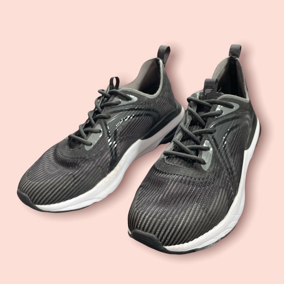 Fabletics Manhattan Air Performance Sneaker - Black - Picture 2 of 3